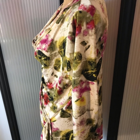 Floral tunic with slouch neck and side sash. - Picture 5 of 8